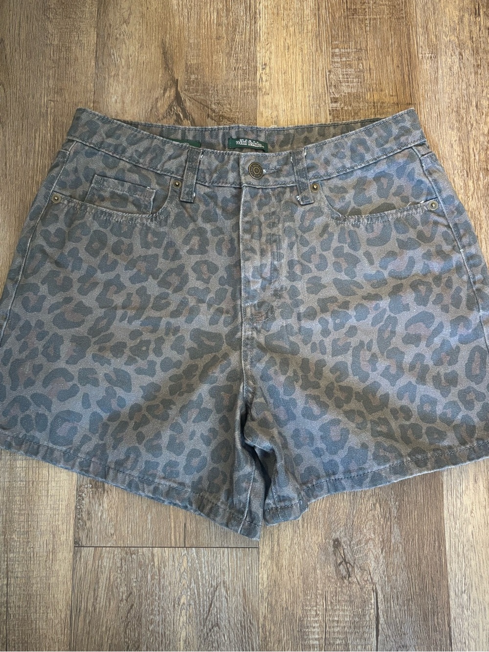 Wild Fable Vintage Style High-Rise Grey Leopard Print Women's Shorts size 4